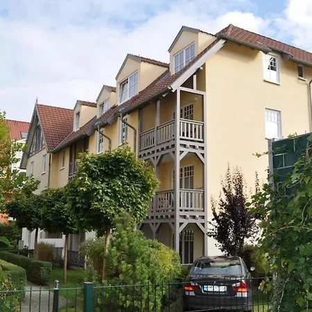Strandnahe Mit Balkon, Wlan-anschluss & Pkw-stellplatz * Kuehlungsborn
