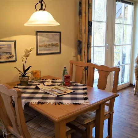 Strandnahe Mit Balkon, Wlan-anschluss & Pkw-stellplatz *